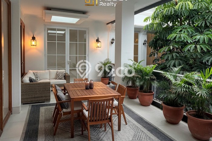Rumah Elit LB 1100m2 Siap Huni Desain Elegan di Pondok Indah, Jakarta Selatan Rumah Elit LB 1100m2 Siap Huni Desain Elegan di Pondok Indah, Jakarta Selatan