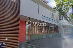 Hunian Modern dengan LT 560m2 & LB 634m2 Disewakan di Pondok Indah Hunian Modern dengan LT 560m2 & LB 634m2 Disewakan di Pondok Indah