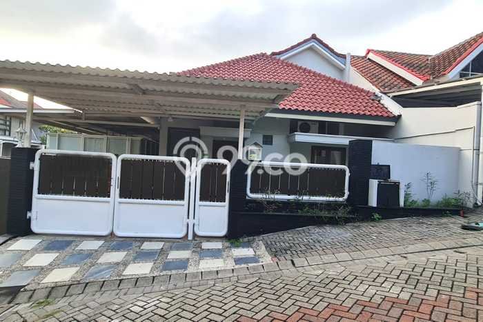 Rumah Elit LB 200m2 Siap Pakai Desain Elegan di Citraland, Surabaya Rumah Elit LB 200m2 Siap Pakai Desain Elegan di Citraland, Surabaya
