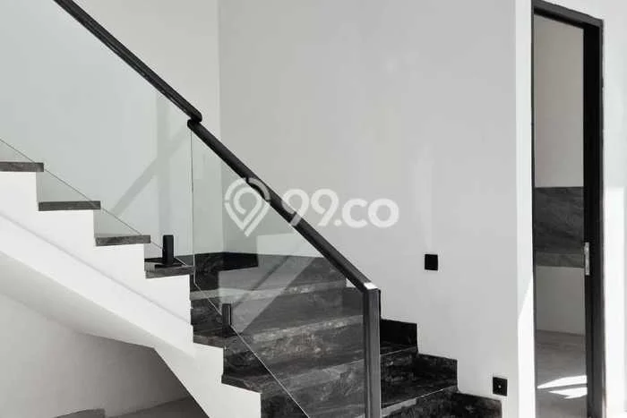 For Sale! Luxury House LT 137m2 Desain Elegan di Sukomanunggal For Sale! Luxury House LT 137m2 Desain Elegan di Sukomanunggal