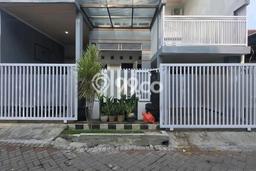 Ready to Use! Luxury House LT 157m2 Desain Elegan di Sutorejo Ready to Use! Luxury House LT 157m2 Desain Elegan di Sutorejo