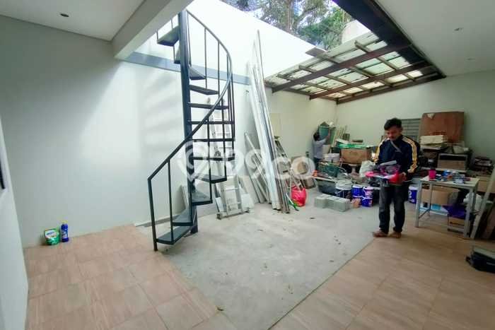 Dijual Hunian Rumah Terawat 3 Kamar di Taman Holis Indah, Bandung Dijual Hunian Rumah Terawat 3 Kamar di Taman Holis Indah, Bandung