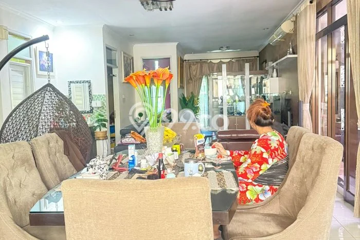 For Sale Rumah 6 Kamar Lokasi Ideal Bagus dan Strategis di Bandung Kulon For Sale Rumah 6 Kamar Lokasi Ideal Bagus dan Strategis di Bandung Kulon