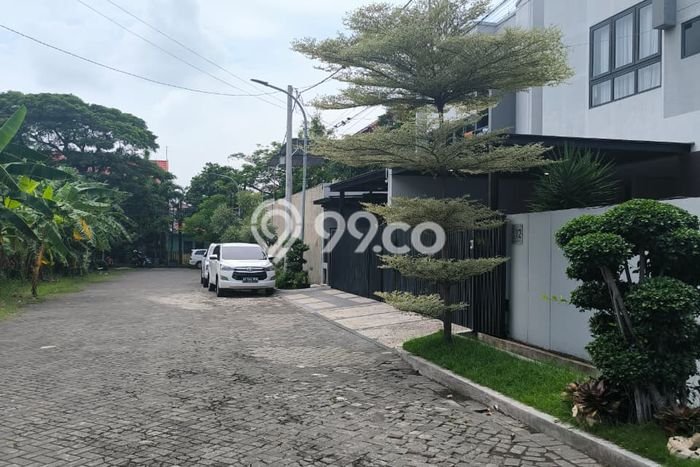 Dijual Rumah Premium dengan Fasilitas Sekitar Komplit di Gayungan, Surabaya Dijual Rumah Premium dengan Fasilitas Sekitar Komplit di Gayungan, Surabaya