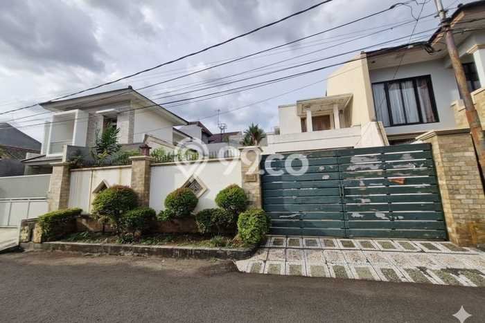 Dijual Rumah Mewah Megah Dengan View Eksklusif di Pondok Bambu, Jakarta Timur Dijual Rumah Mewah Megah Dengan View Eksklusif di Pondok Bambu, Jakarta Timur