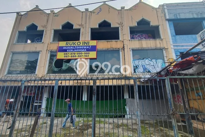 Unit Ruko Paling Strategis di Cibinong Bogor dengan LB 200m2 Unit Ruko Paling Strategis di Cibinong Bogor dengan LB 200m2