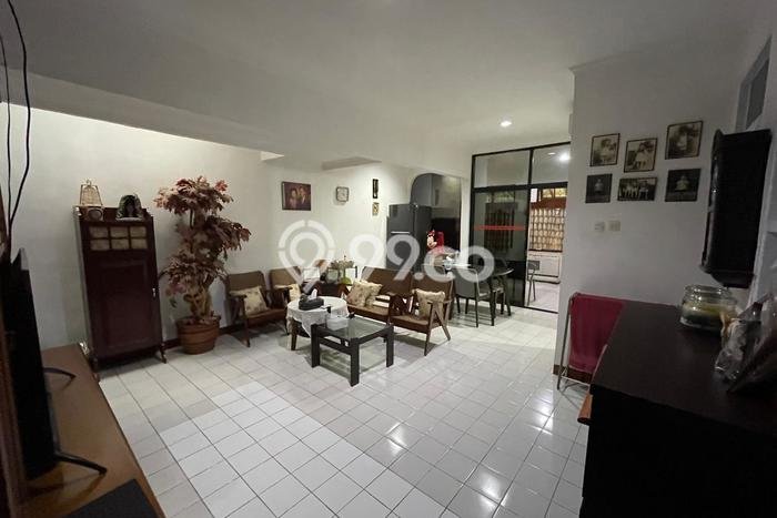 Rumah Elit LB 100m2 Siap Pakai Desain Elegan di Puri Indah, Jakarta Barat Rumah Elit LB 100m2 Siap Pakai Desain Elegan di Puri Indah, Jakarta Barat