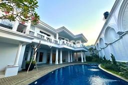 Hunian Mewah LB 1500m2 Siap Huni Desain Elegan di Pondok Indah, Jakarta Selatan Hunian Mewah LB 1500m2 Siap Huni Desain Elegan di Pondok Indah, Jakarta Selatan