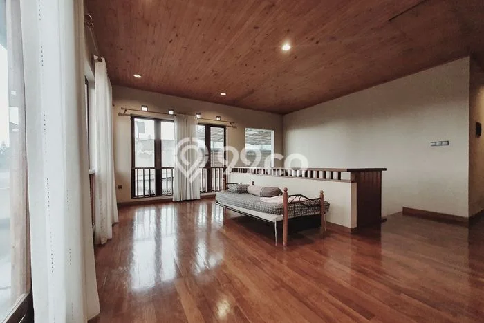 Hunian Elit LB 500m2 Siap Pakai Desain Elegan di Setiabudi, Bandung Hunian Elit LB 500m2 Siap Pakai Desain Elegan di Setiabudi, Bandung