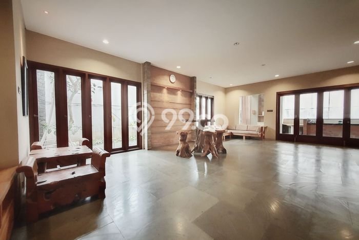Hunian Elit LB 500m2 Siap Pakai Desain Elegan di Setiabudi, Bandung Hunian Elit LB 500m2 Siap Pakai Desain Elegan di Setiabudi, Bandung