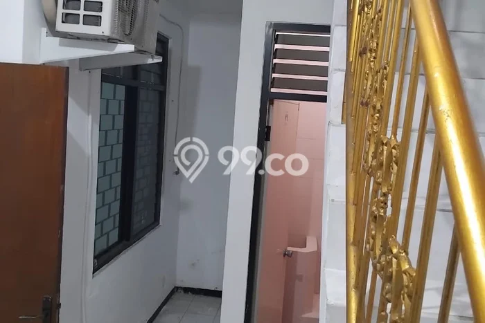 Lokasi strategis! Rumah siap huni disewakan di Wiyung LB 0m2 Lokasi strategis! Rumah siap huni disewakan di Wiyung LB 0m2