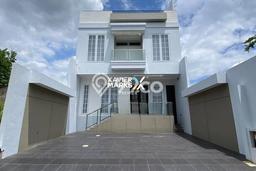 For Sale! Luxury House LT 184m2 Desain Modern di Araya For Sale! Luxury House LT 184m2 Desain Modern di Araya