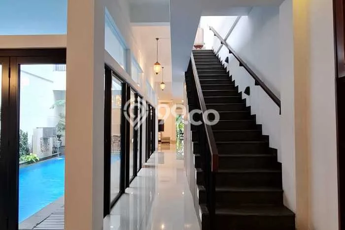 Hunian Strategis Disewakan 4 Kamar di Menteng Bisa Nego Hunian Strategis Disewakan 4 Kamar di Menteng Bisa Nego
