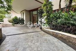 Dijual Rumah Luas Elegan Dengan View Eksklusif di Pondok Indah, Jakarta Selatan Dijual Rumah Luas Elegan Dengan View Eksklusif di Pondok Indah, Jakarta Selatan