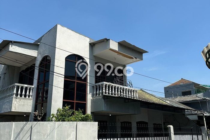 Rumah Strategis Minimalis Lb 262m2 di Wonocolo, Surabaya Rumah Strategis Minimalis Lb 262m2 di Wonocolo, Surabaya