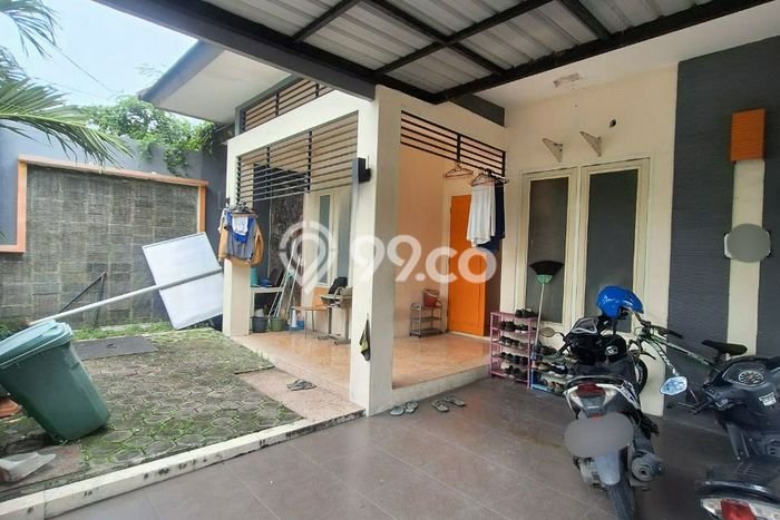 Dijual Kost di Kawasan Sukolilo, Surabaya, Spesifikasi 8 KT, 3 KM, 164m2 Dijual Kost di Kawasan Sukolilo, Surabaya, Spesifikasi 8 KT, 3 KM, 164m2