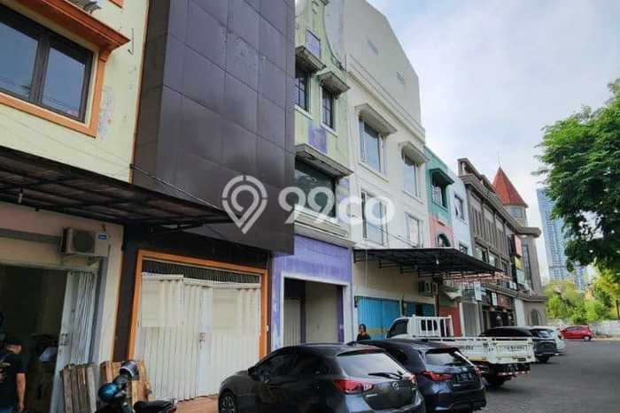 Ruko Dijual di Surabaya LT 68m2 & LB 223m2 Lokasi Terbaik! Ruko Dijual di Surabaya LT 68m2 & LB 223m2 Lokasi Terbaik!