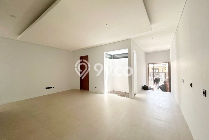 Rumah Modern 3 KT LT 104m2 di Taman Kopo Indah Rumah Modern 3 KT LT 104m2 di Taman Kopo Indah