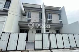 Dijual Cepat Rumah Bagus Siap Huni LB 130m2 di Wiyung, Surabaya Dijual Cepat Rumah Bagus Siap Huni LB 130m2 di Wiyung, Surabaya