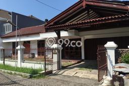 Ready to Use! Premium House LT 360m2 Desain Elegan di Semolowaru Ready to Use! Premium House LT 360m2 Desain Elegan di Semolowaru