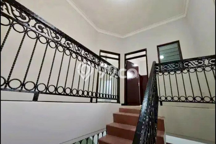 Jual Rumah Favorit Siap Huni LB 225m2 di Ngagel, Surabaya Jual Rumah Favorit Siap Huni LB 225m2 di Ngagel, Surabaya