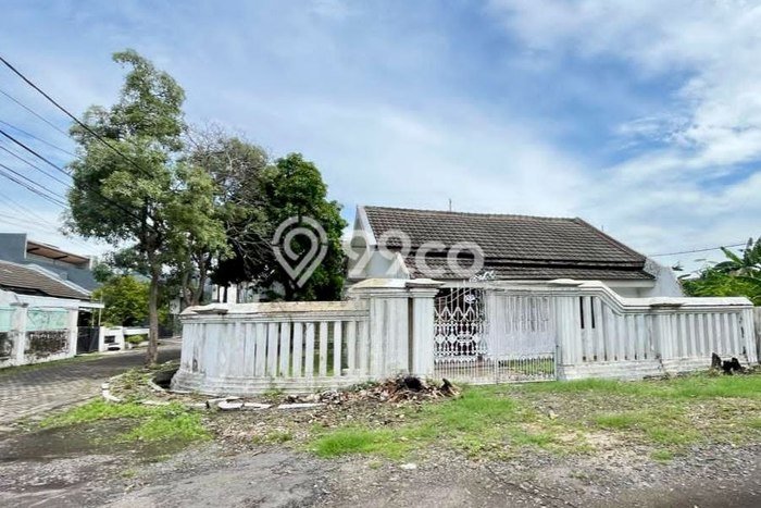 Jual Rumah Luas Megah Dengan View Cantik di Pondok Tjandra, Sidoarjo Jual Rumah Luas Megah Dengan View Cantik di Pondok Tjandra, Sidoarjo