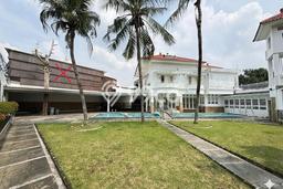 For Sale! Luxury House LT 1361m2 Desain Modern di Tanjung Barat For Sale! Luxury House LT 1361m2 Desain Modern di Tanjung Barat