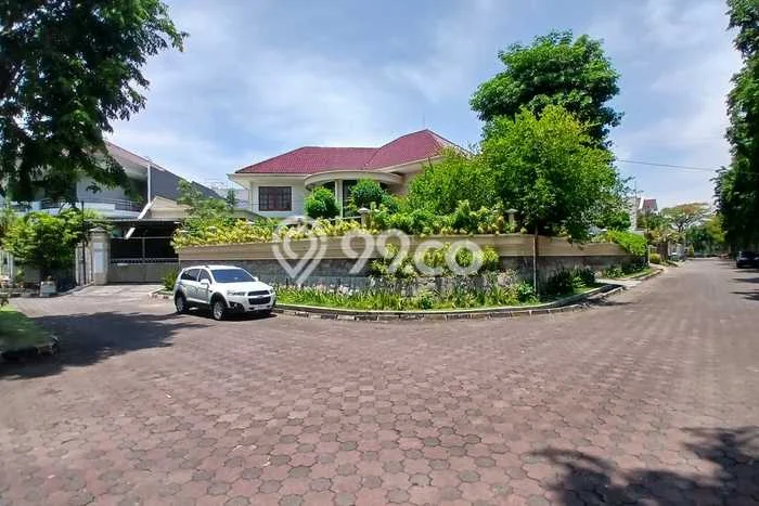 Hunian Elit LB 735m2 Siap Pakai Desain Elegan di Sukomanunggal, Surabaya Hunian Elit LB 735m2 Siap Pakai Desain Elegan di Sukomanunggal, Surabaya