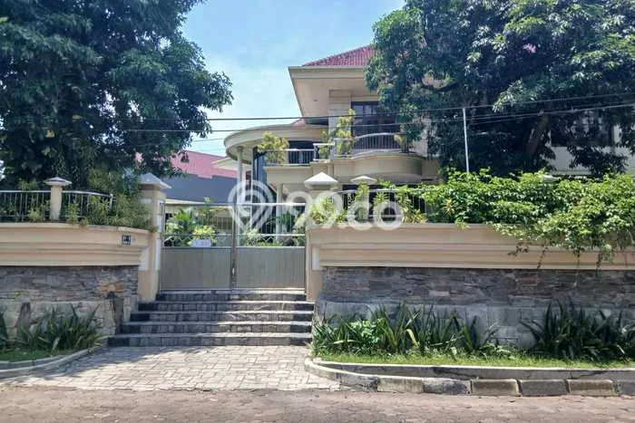 Hunian Elit LB 735m2 Siap Pakai Desain Elegan di Sukomanunggal, Surabaya Hunian Elit LB 735m2 Siap Pakai Desain Elegan di Sukomanunggal, Surabaya