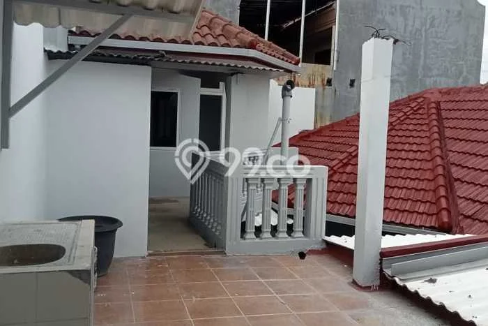 Hunian Eksklusif Siap Huni LT 300m2 di Rungkut, Surabaya Hunian Eksklusif Siap Huni LT 300m2 di Rungkut, Surabaya