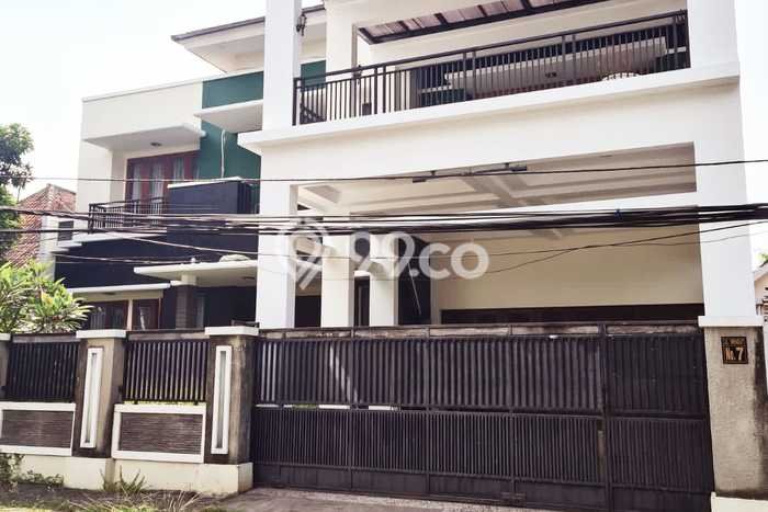 Dijual Hunian Mewah dengan Fasilitas Sekitar Komplit di Menteng, Jakarta Pusat Dijual Hunian Mewah dengan Fasilitas Sekitar Komplit di Menteng, Jakarta Pusat