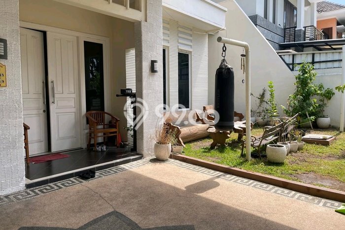 Dijual Rumah Mewah Elegan Dengan View Cantik di Waru, Surabaya Dijual Rumah Mewah Elegan Dengan View Cantik di Waru, Surabaya