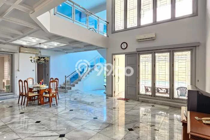Lokasi terbaik! Rumah siap huni disewakan di Pejaten LB 259m2 Lokasi terbaik! Rumah siap huni disewakan di Pejaten LB 259m2
