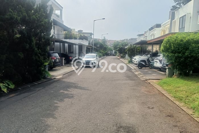 Rumah Elit LB 200m2 Siap Pakai Desain Elegan di Srengseng, Jakarta Barat Rumah Elit LB 200m2 Siap Pakai Desain Elegan di Srengseng, Jakarta Barat