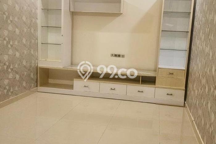Siap Huni Rumah Mewah 5 Kamar di Cengkareng Dekat ke Mana Pun Siap Huni Rumah Mewah 5 Kamar di Cengkareng Dekat ke Mana Pun