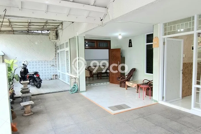 Rumah Eksklusif Siap Huni LT 240m2 di Rungkut, Surabaya Rumah Eksklusif Siap Huni LT 240m2 di Rungkut, Surabaya