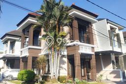 Jual Rumah Bagus Siap Huni LB 221m2 di Manyar, Surabaya Jual Rumah Bagus Siap Huni LB 221m2 di Manyar, Surabaya