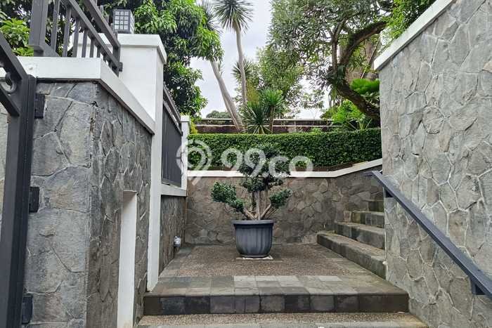 Rumah Mewah LB 585m2 Siap Huni Desain Elegan di Pajajaran, Bogor Rumah Mewah LB 585m2 Siap Huni Desain Elegan di Pajajaran, Bogor