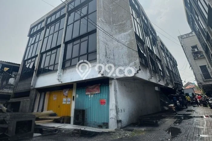 Dijual! Ruko di Surabaya Kota Surabaya LT 82m2 / LB 216m2 Kawasan Strategis Dijual! Ruko di Surabaya Kota Surabaya LT 82m2 / LB 216m2 Kawasan Strategis
