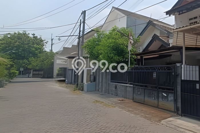 Rumah Luas Asri 4 KT Siap Pakai di Surabaya Kota Surabaya Rumah Luas Asri 4 KT Siap Pakai di Surabaya Kota Surabaya
