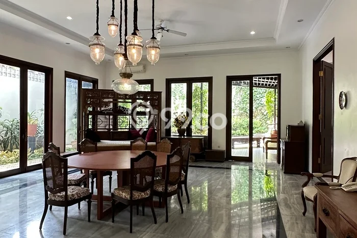 Sewa Rumah Nyaman di Menteng Harga Rp 1,3 Miliar/ Tahun Sewa Rumah Nyaman di Menteng Harga Rp 1,3 Miliar/ Tahun
