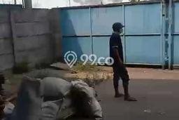 Gudang Disewa di Cengkareng, Jakarta Barat, LT 450m2 / LB 400m2 Gudang Disewa di Cengkareng, Jakarta Barat, LT 450m2 / LB 400m2