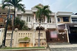 Disewakan Rumah Harga Terjangkau di Sunrise Garden Jakarta Barat dengan 5 Kamar Tidur Disewakan Rumah Harga Terjangkau di Sunrise Garden Jakarta Barat dengan 5 Kamar Tidur