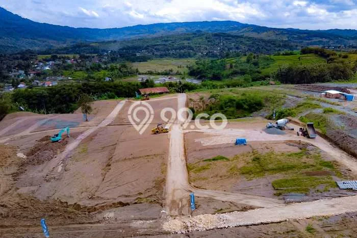 Tanah Dijual Lokasi Strategis di Depok dengan Luas 100m2 Tanah Dijual Lokasi Strategis di Depok dengan Luas 100m2