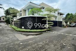 Ready to Use! Premium House LT 265m2 Desain Elegan di Lebak Bulus Ready to Use! Premium House LT 265m2 Desain Elegan di Lebak Bulus