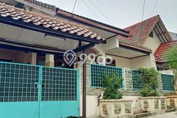 For Sale Rumah 5 Kamar Lokasi Ideal Bagus dan Strategis di Cinere For Sale Rumah 5 Kamar Lokasi Ideal Bagus dan Strategis di Cinere