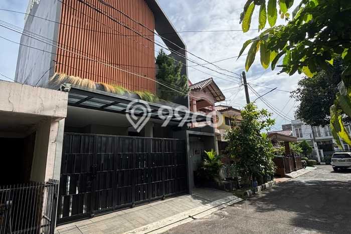 Rumah Elit Modern Tanpa Renovasi di Lebak Bulus Jakarta Selatan Rumah Elit Modern Tanpa Renovasi di Lebak Bulus Jakarta Selatan