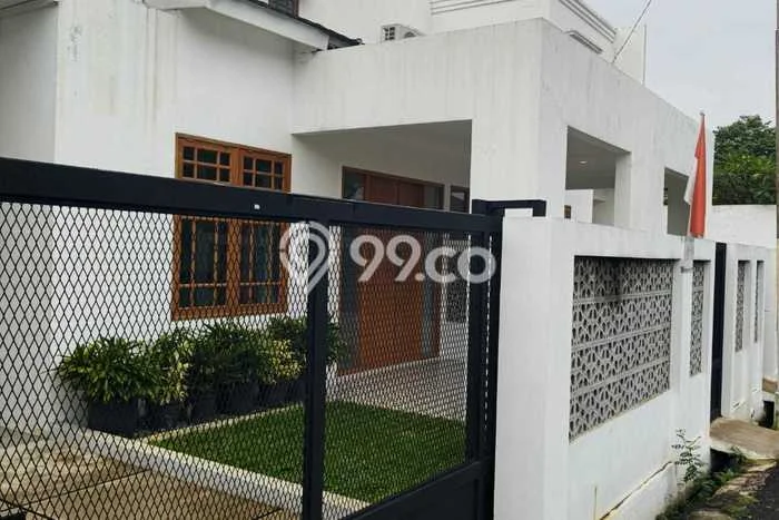 Rumah Bagus Siap Huni Di Kebayoran Lama Luas 300m2 Lokasi Strategis Rumah Bagus Siap Huni Di Kebayoran Lama Luas 300m2 Lokasi Strategis