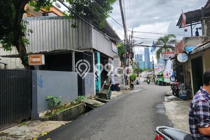 Ready to Use! Premium House LT 386m2 Desain Modern di Menteng Dalam Ready to Use! Premium House LT 386m2 Desain Modern di Menteng Dalam