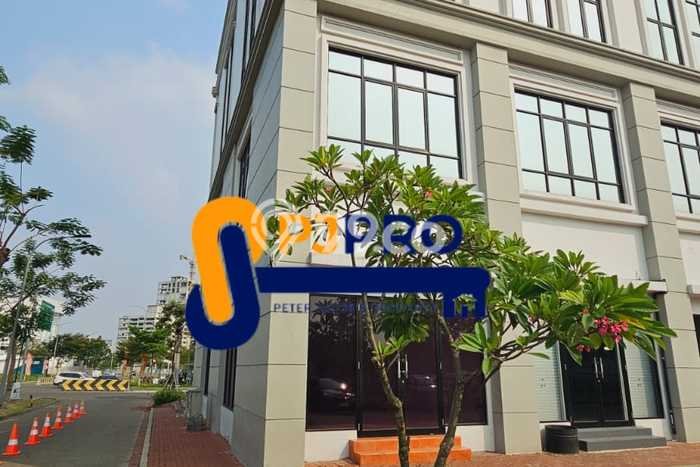 Untuk Dijual Ruko di Kelapa Gading Jakarta Utara LT 81m2 / LB 300m2 Untuk Dijual Ruko di Kelapa Gading Jakarta Utara LT 81m2 / LB 300m2